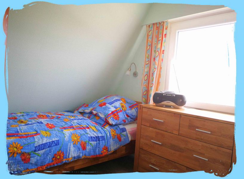 1Kleines Schlafzimmer 3